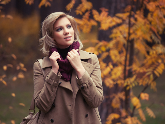 Rot, Orange und Gelb: So trägst Du die Farben des Herbstes!