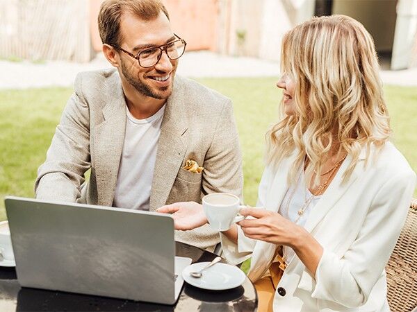 Die Trends im Herbst 2020: die besten Outfits für das Büro