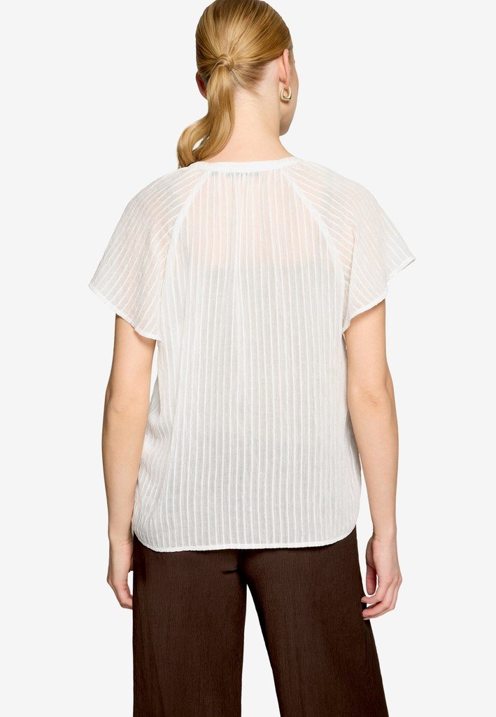 40_offwhite