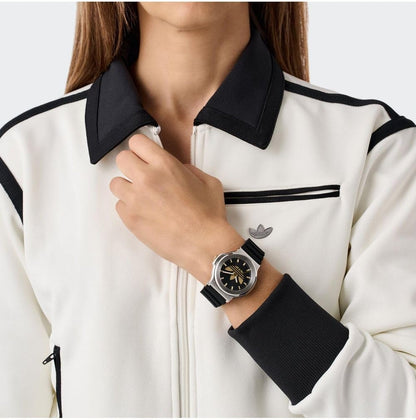 adidas Expression Three Unisex Armbanduhr, Quarz Analog, Edelstahl, 41 mm, Silikonarmband, Schwarz, 5 bar, Zifferblattfarbe: Schwarz, AOFH25503
