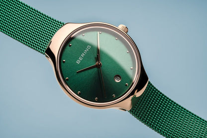 BERING Damen Armbanduhr Cassic Collection Edelstahl Armband und Saphirglas Green Lights 13326-868
